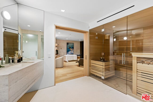 Building Photo - 1731 Summitridge Dr