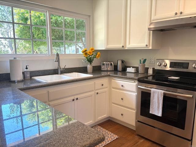 Building Photo - 5327 La Glorieta St