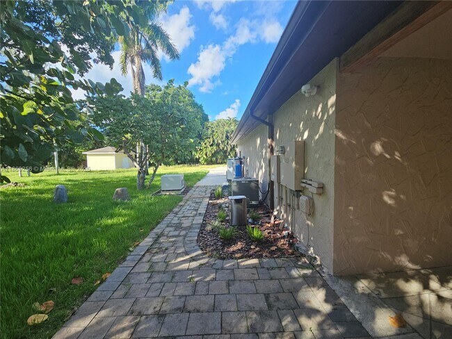 Building Photo - 15101 SW 27th St