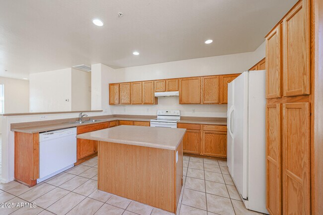 Building Photo - 16925 W Nottingham Way