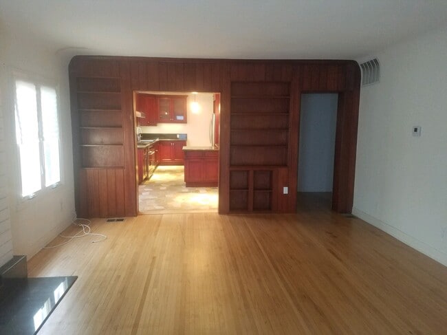 Living room - 956 Euclid St