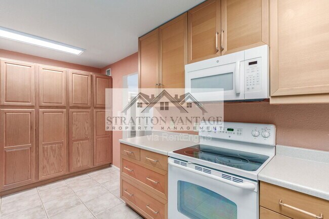 Building Photo - 3345 E University Dr