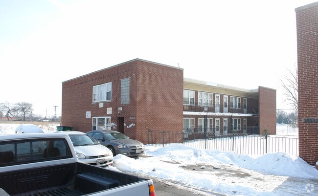 Primary Photo - 10525 Crown Rd