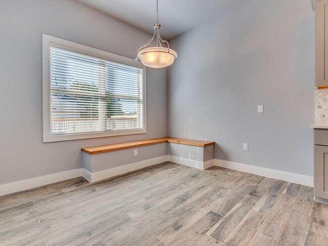 Building Photo - 103 E Walter Ave