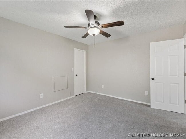 Building Photo - 3001 S Ash Ct