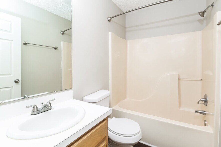 Building Photo - 544 Basswood Way