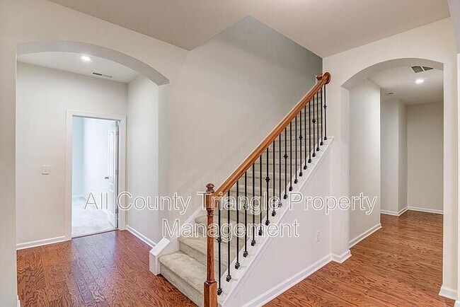 Building Photo - 728 Lampwick Ln