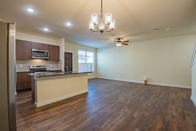 Building Photo - AVAILABLE NOW! GORGEOUS 2 BEDROOM FOUR PLEX LOCATED IN MIDLOTHIAN ISD!