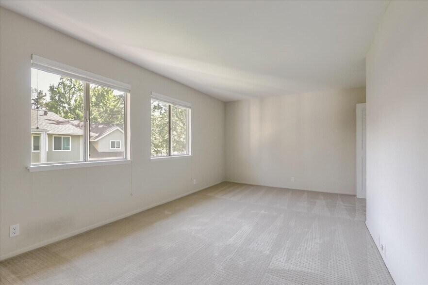 Building Photo - 66 Miramonte Dr