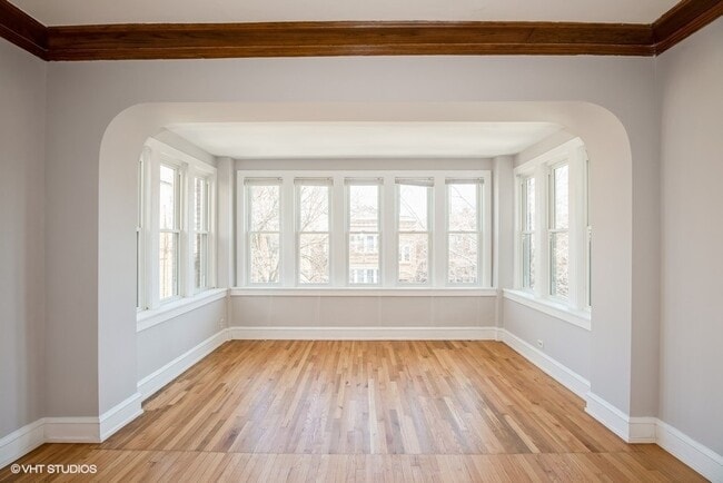 Building Photo - 4740 N Troy St