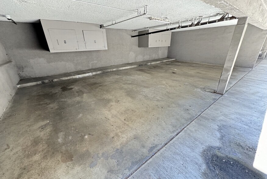 Building Photo - 447 W Elk Ave