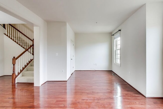 Building Photo - Beautiful Garage Townhouse in Poplar Run - Minutes to Glenmont METRO & I-200!