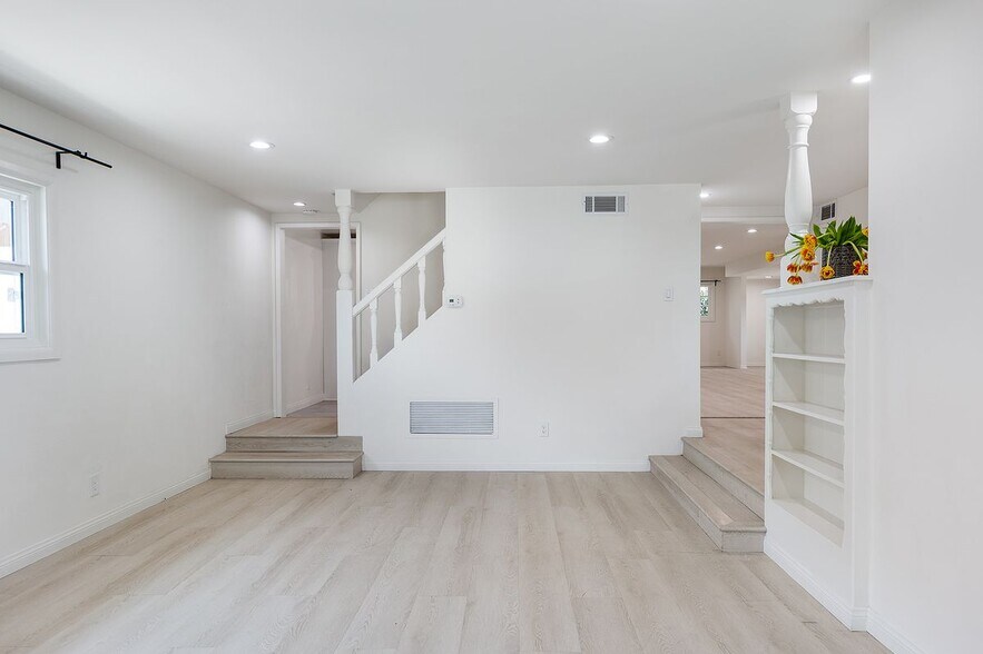 Building Photo - 3511 Paraiso Way