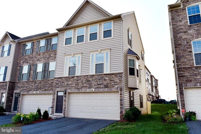 Building Photo - 5904 Leben Dr