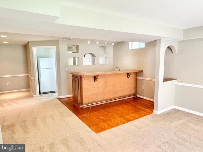 Building Photo - 16 Westchester Ct