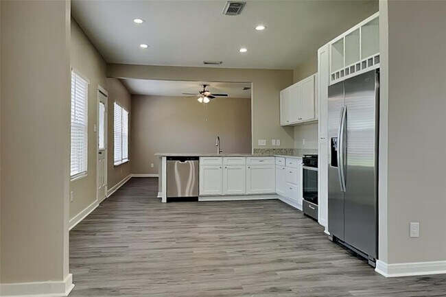 Building Photo - 25714 Oakridge Forest Ln