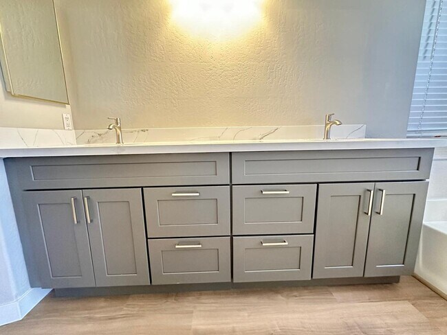 Building Photo - 4781 W Harrison St