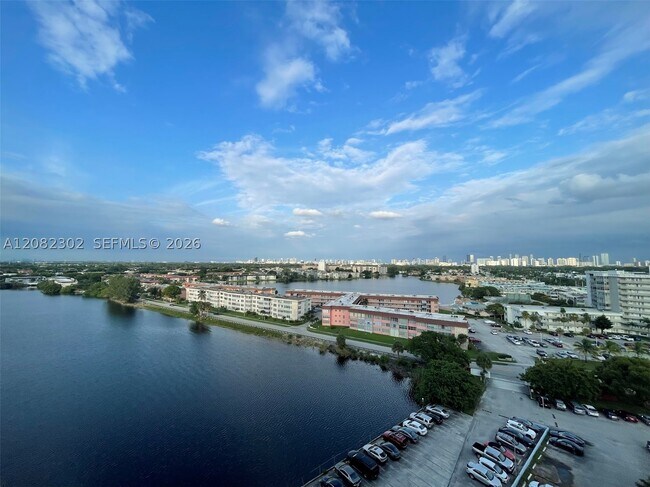 Building Photo - 1351 NE Miami Gardens Dr