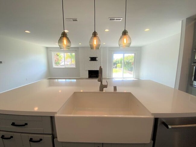 Building Photo - 4 bedroom 2.5 bath recently renovated home...
