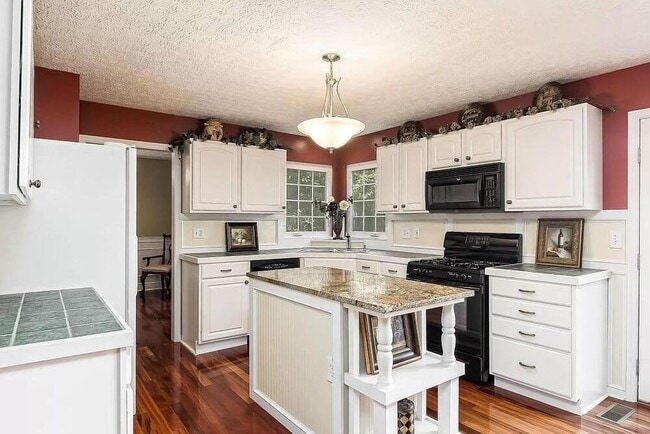 Building Photo - 5772 Clearfield Ln