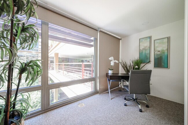 Building Photo - 7121 E Rancho Vista Dr