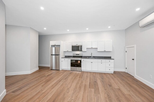 Building Photo - 241 W 6th St