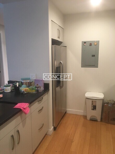 Building Photo - 601 Albany St