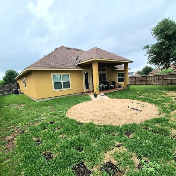 Building Photo - 15508 Fox Ln