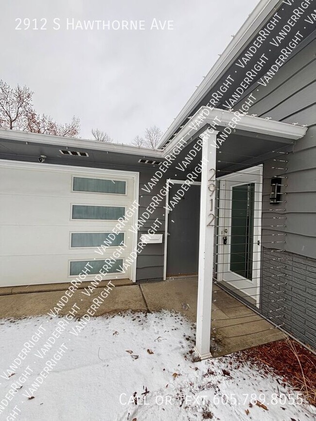 Building Photo - Charming Split Level 4 Bedroom Home With F...