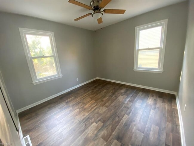 Building Photo - 1181 Hilltop Dr