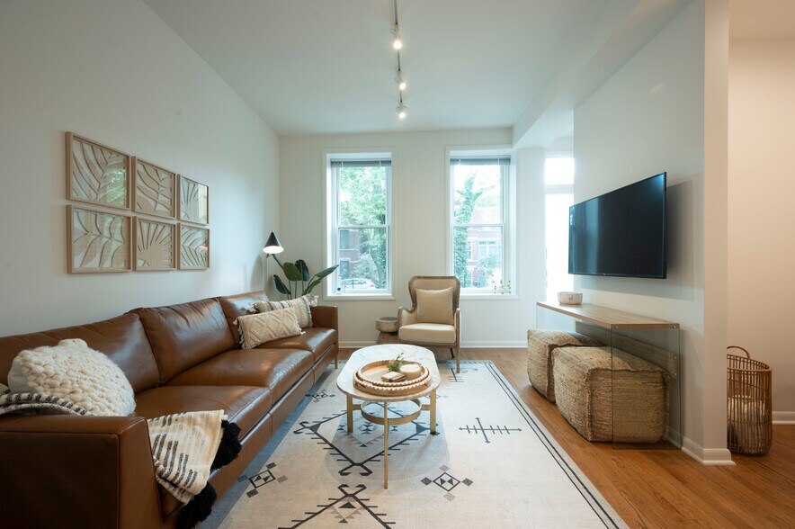 Building Photo - 1939 N Honore St