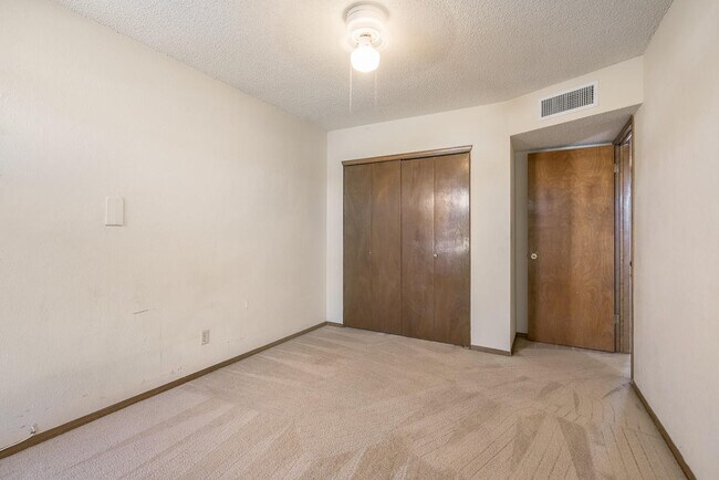 Building Photo - 4652 R L Shoemaker Dr