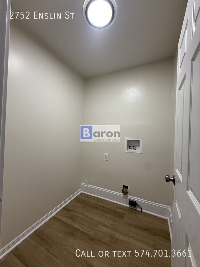 Building Photo - 2752 Enslin St