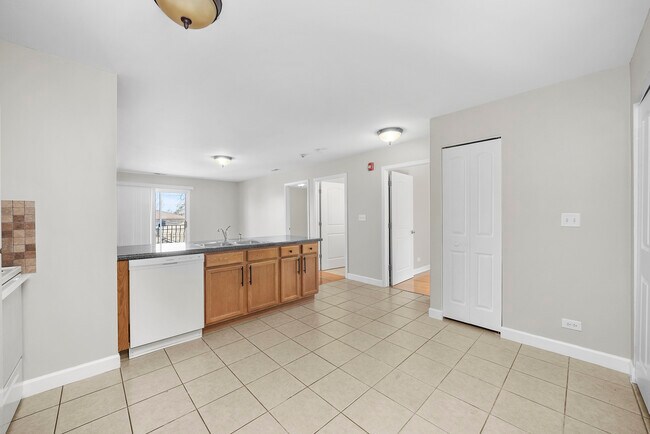 Building Photo - 3423 Ridgeland-303