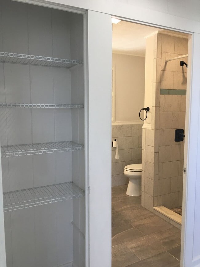 Building Photo - Conveniently Located 2BR/1BA Home - Near Keaau Shopping Center