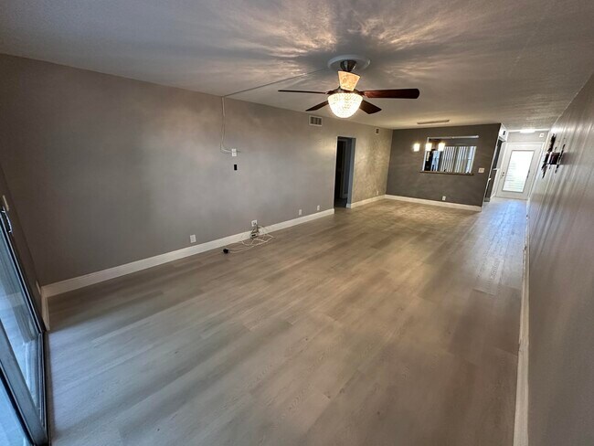 Building Photo - 2201 Lucaya Bend