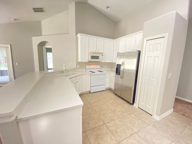 Building Photo - ? Freshly Updated Home Minutes from Disney...