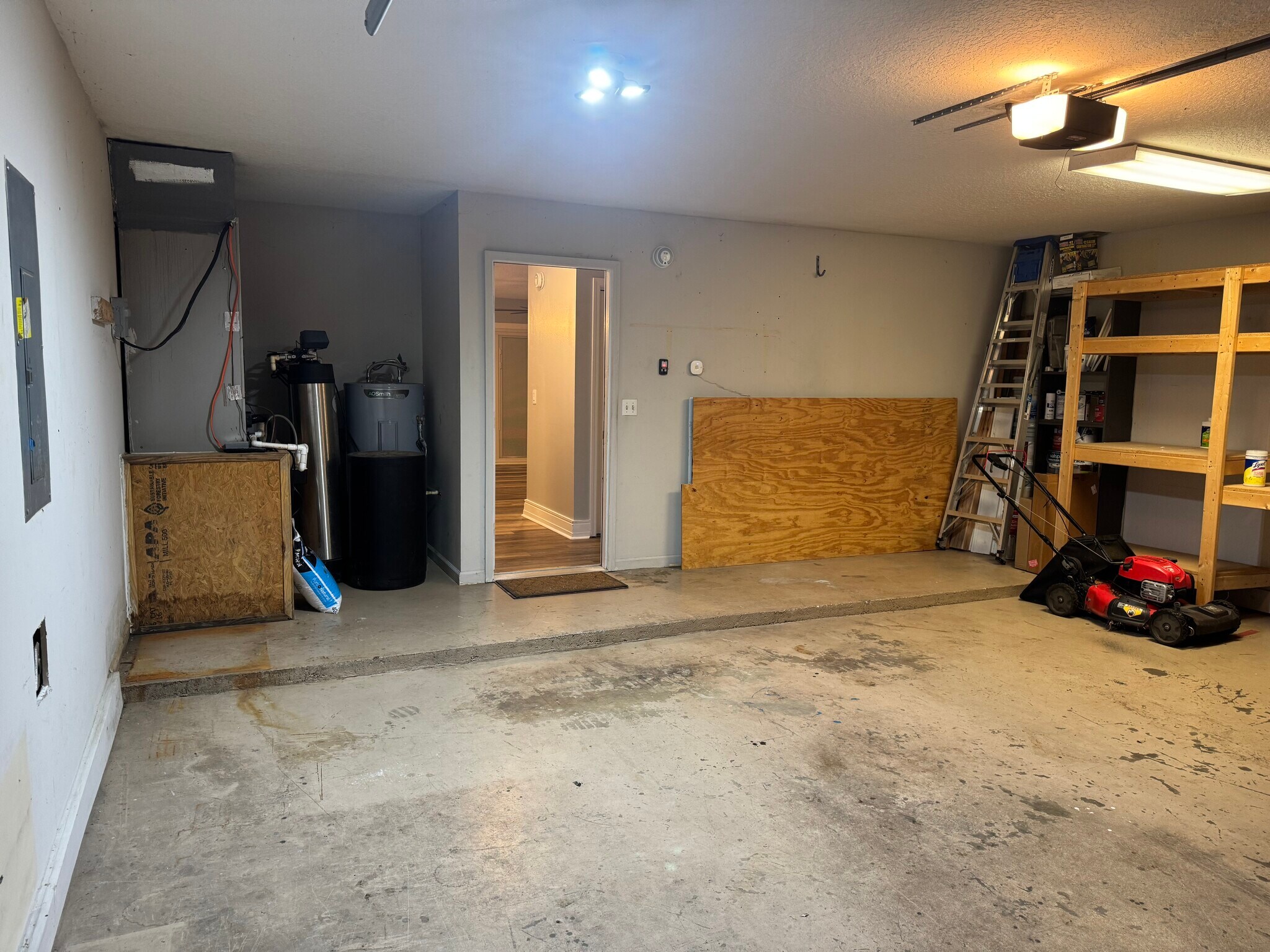 Building Photo - 407 Royal Pines Way