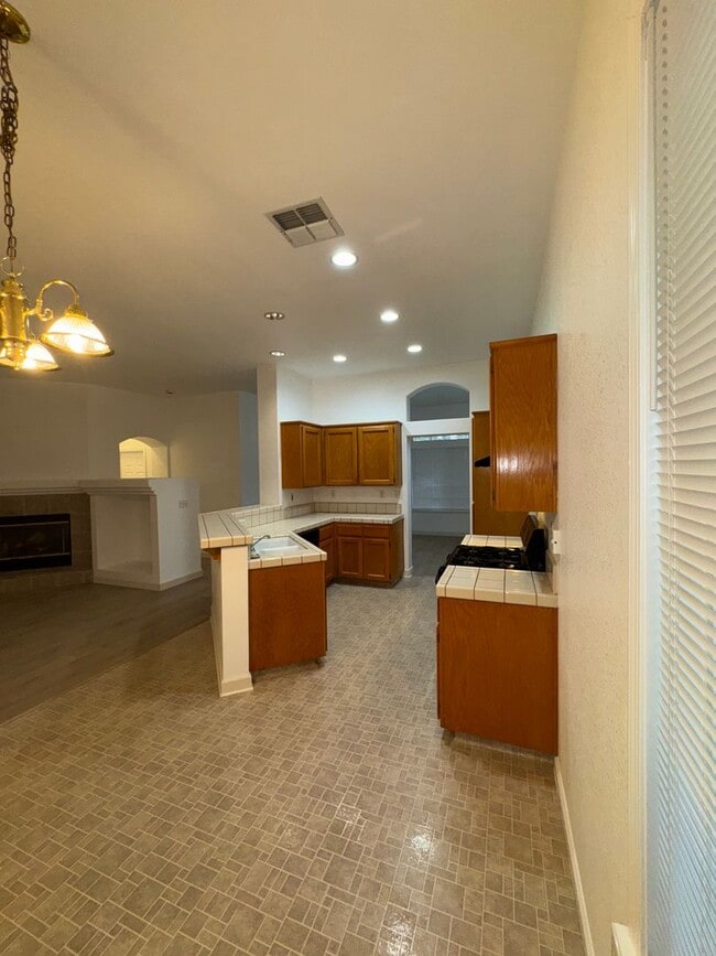 Building Photo - Ready For YOU!