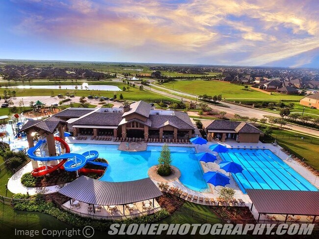 Building Photo - 3710 Turnpike Dr