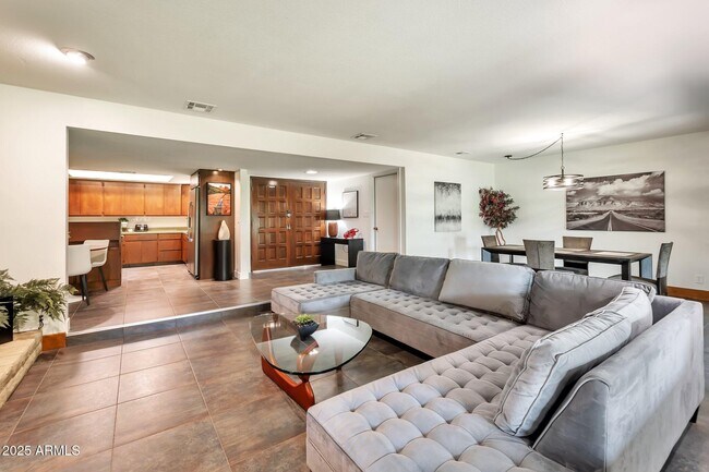 Building Photo - 2115 E Balboa Dr