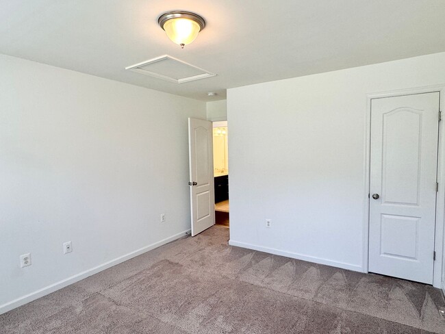 Building Photo - CLOSE TO BROOKE POINT VRE - LARGE ACREAGE HOME - STAFFORD- BASEMENT KITCHENETTE