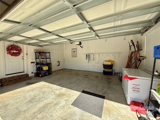 Building Photo - 128 Coral Rutledge Dr