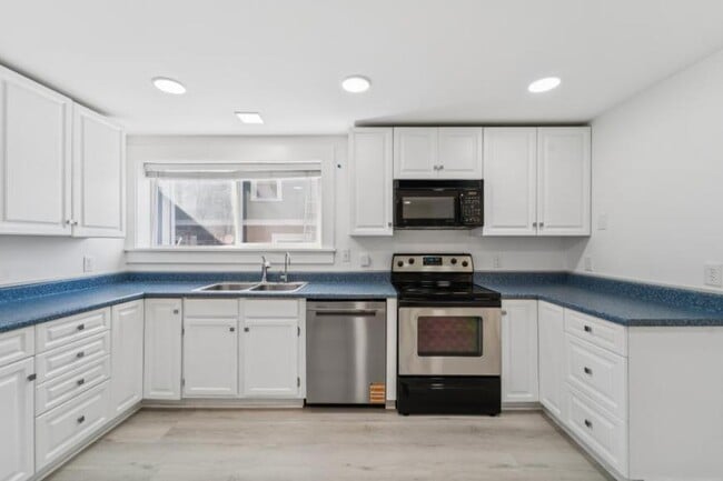 Building Photo - 2 bedroom in Seattle WA 98117