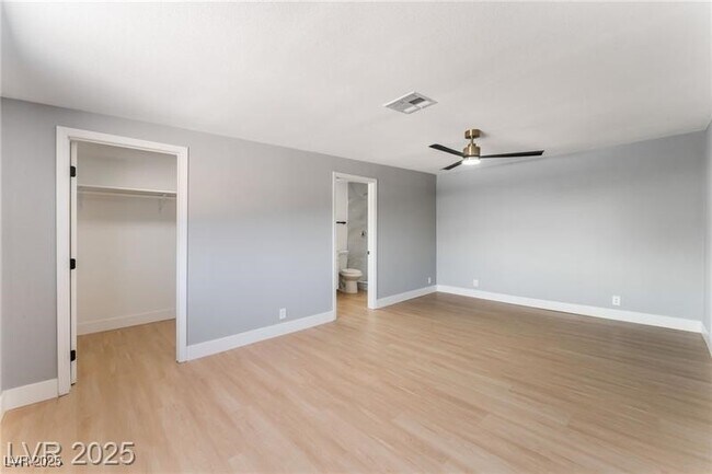 Building Photo - 915 Melrose Dr