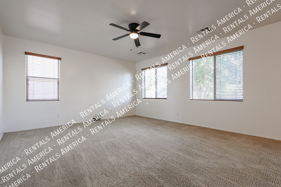 Building Photo - 43608 Caven Dr