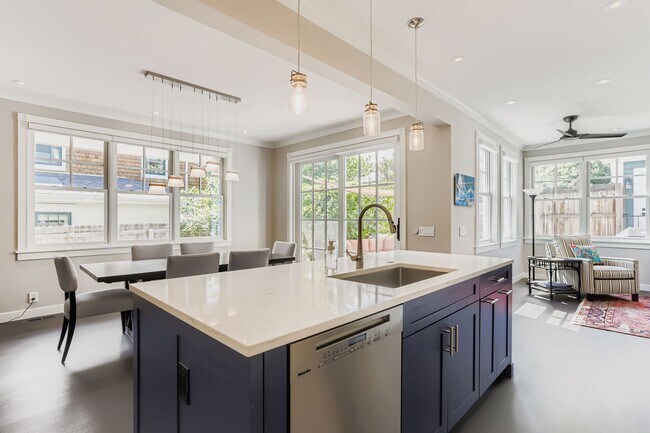 Building Photo - Beautiful Fully Furnished New Build in Newlands