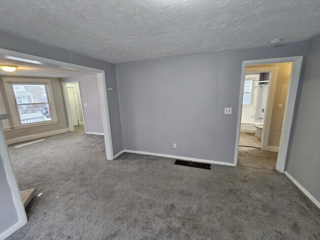 Building Photo - 10602 Earle Ave