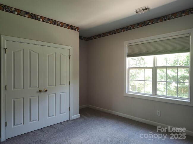 Building Photo - 9009 Hammersley Dr