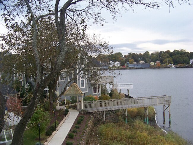 Building Photo - 764 Quinnipiac Ave